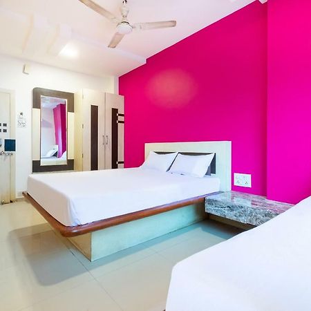 SPOT ON 42793 Hotel Gurukrupa Shirdi Bagian luar foto