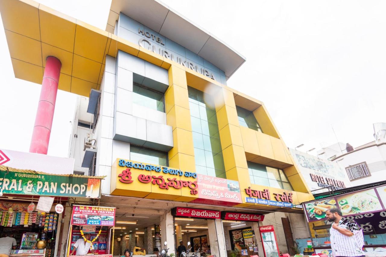 SPOT ON 42793 Hotel Gurukrupa Shirdi Bagian luar foto