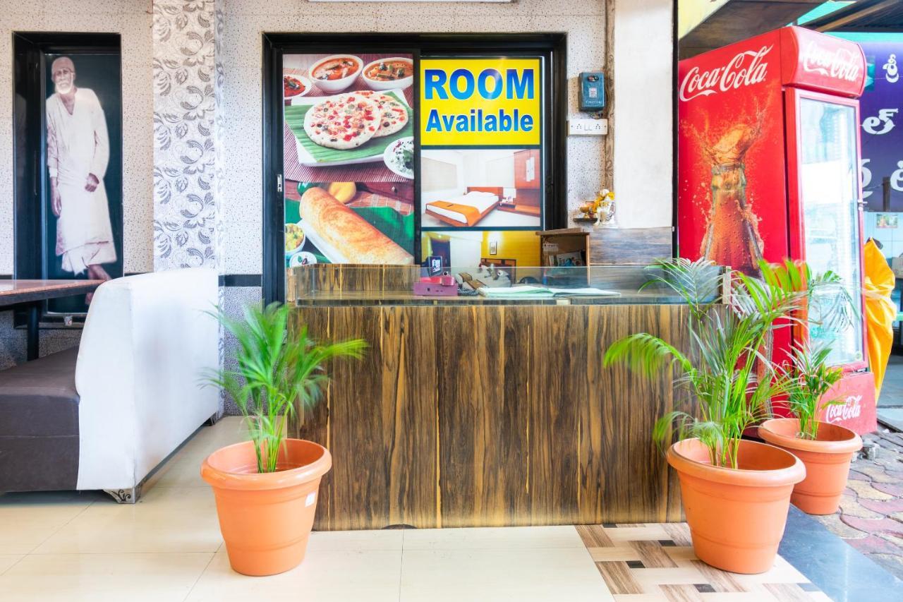 SPOT ON 42793 Hotel Gurukrupa Shirdi Bagian luar foto