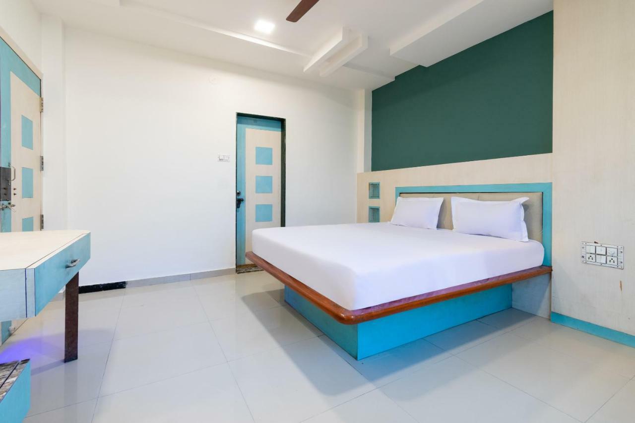 SPOT ON 42793 Hotel Gurukrupa Shirdi Bagian luar foto