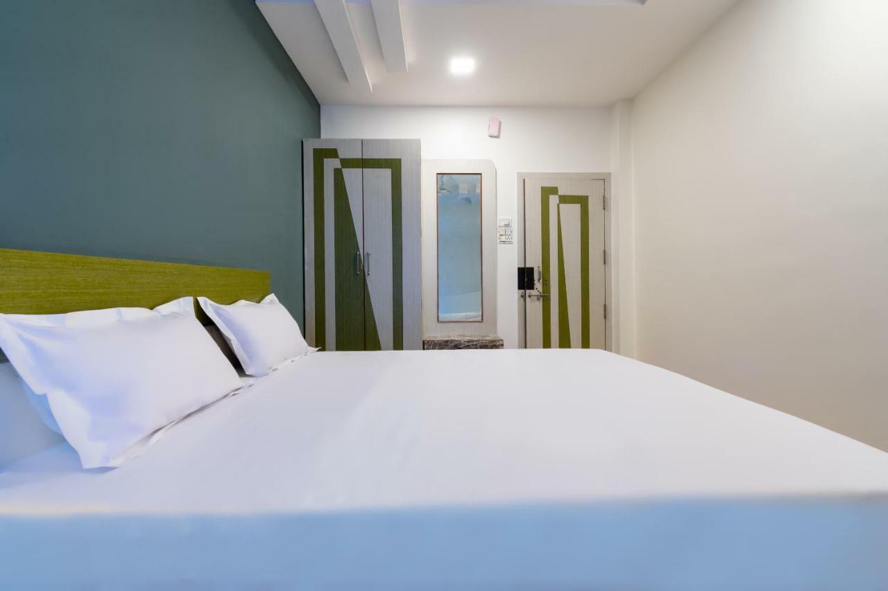 SPOT ON 42793 Hotel Gurukrupa Shirdi Bagian luar foto