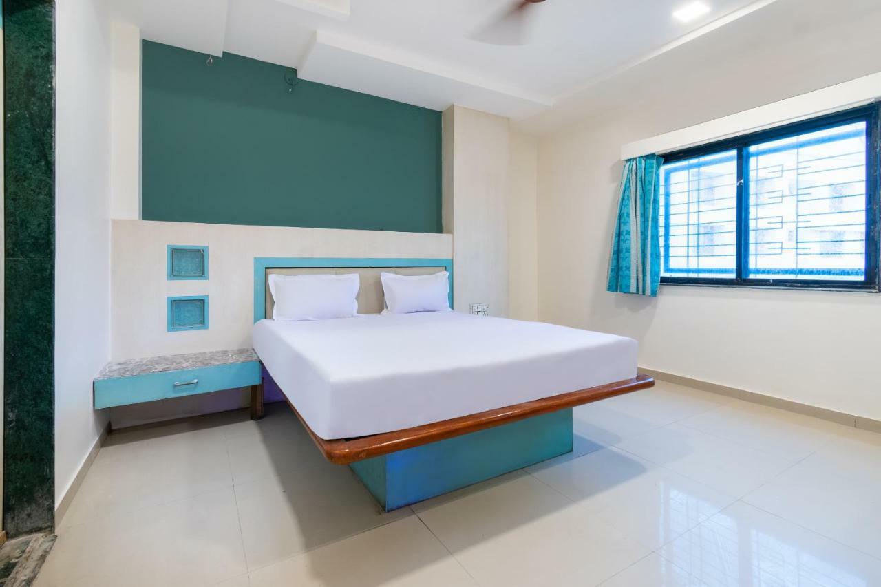 SPOT ON 42793 Hotel Gurukrupa Shirdi Bagian luar foto