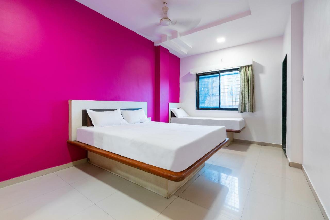 SPOT ON 42793 Hotel Gurukrupa Shirdi Bagian luar foto