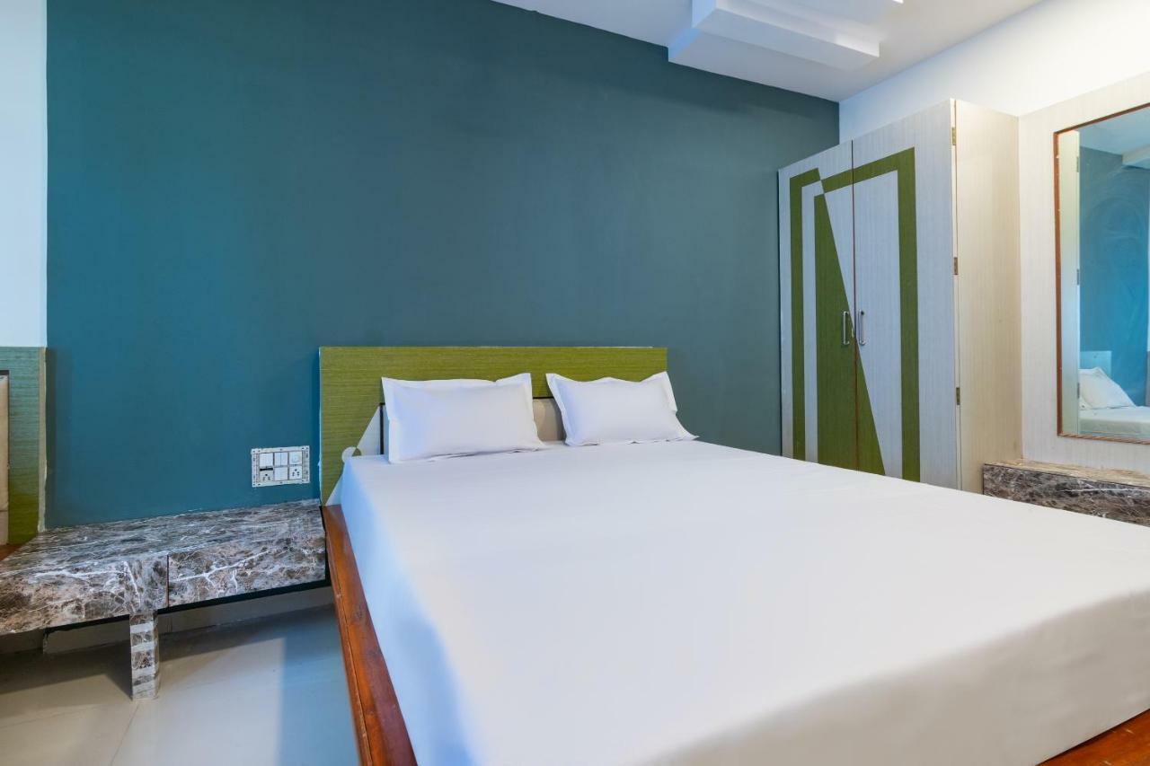 SPOT ON 42793 Hotel Gurukrupa Shirdi Bagian luar foto